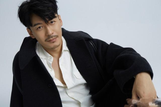 演员王东被妻子控诉家暴：拳打脚踢之外，还拿床栏板打人