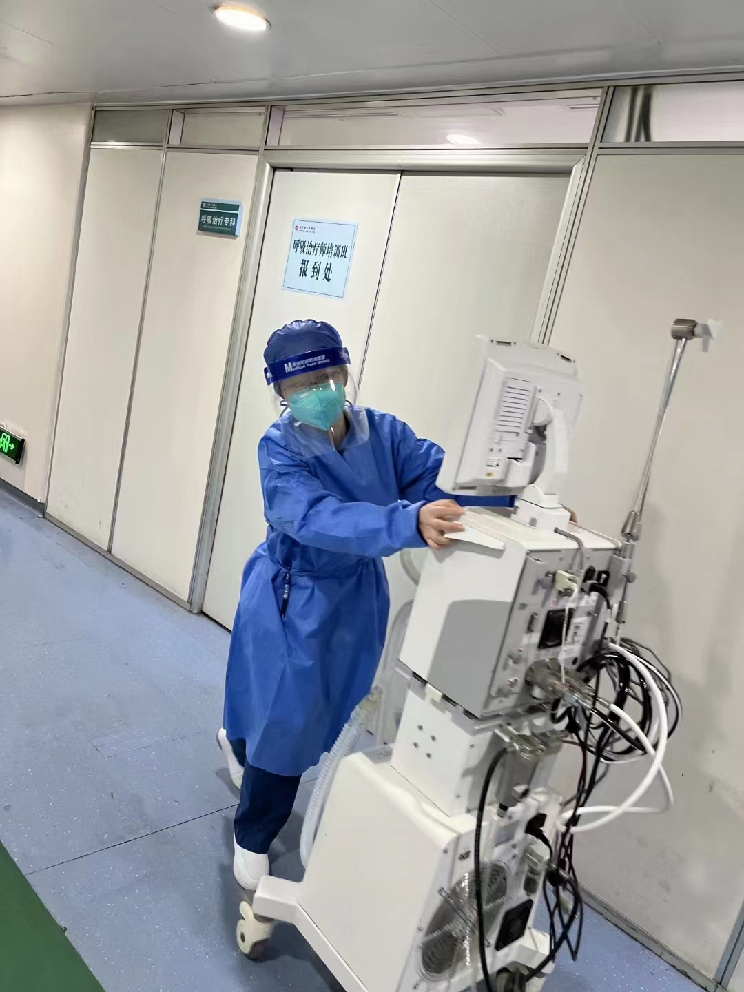 为什么呼吸机这么少寻医丨呼吸治疗师：为患者多“争”一口气，推着机器飞奔_https://www.jmylbn.com_新闻资讯_第1张
