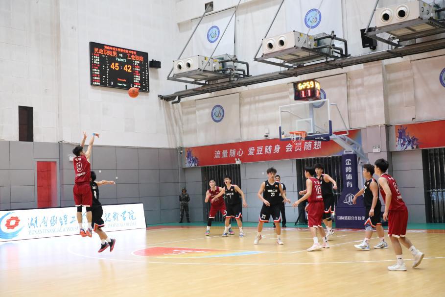 从漂泊街头到扎根东莞街球CBA盘口与数据深度__今日CBA盘口分析·大小分策略·球队档案手邓丹为少年造了一个篮球梦