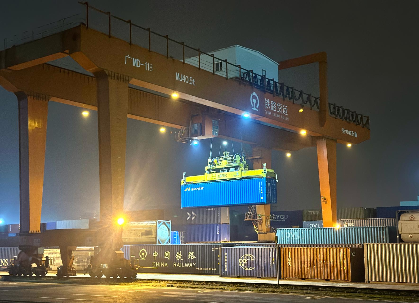 “三港一航”精品航线首航 宝山海事服务保证上海港内贸集装箱运送再添新动能