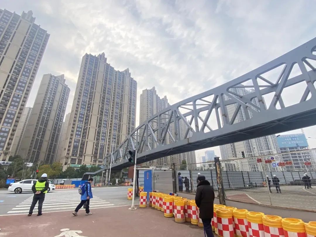 终于等到你！月亮岛这座人行天桥即将交付_经济.民生_湖南频道_红网